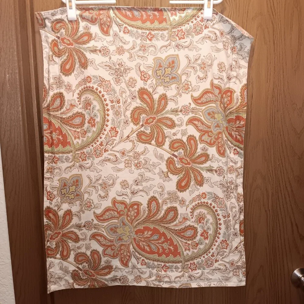Pottery Barn 'Charlie Paisley' flange border pair of pillowcases Standard size